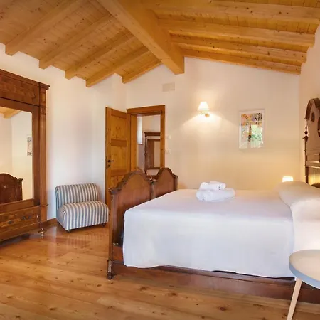 Casa Del Bosco 아피